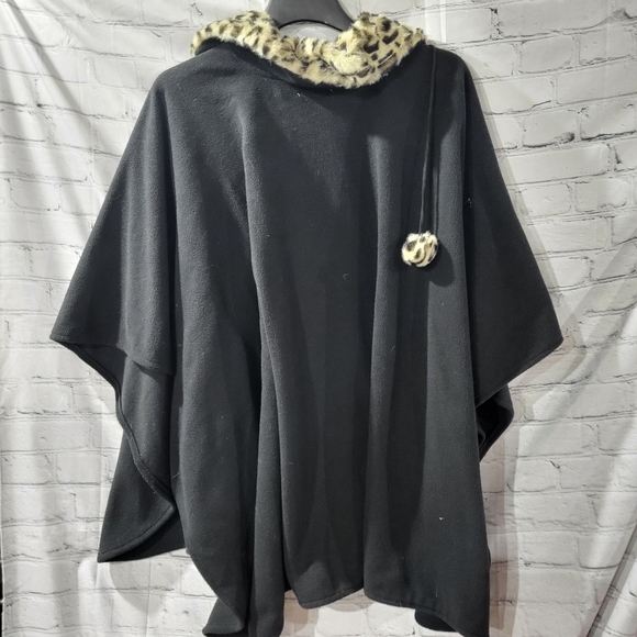 Le Moda FLEECE faux fur pom pom  Wrap OSFM - Picture 3 of 4